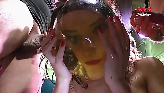 Devote Schlampen in Wilder Gangbang-orgie