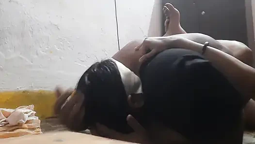 Büyük götlü yenge sikişiyor