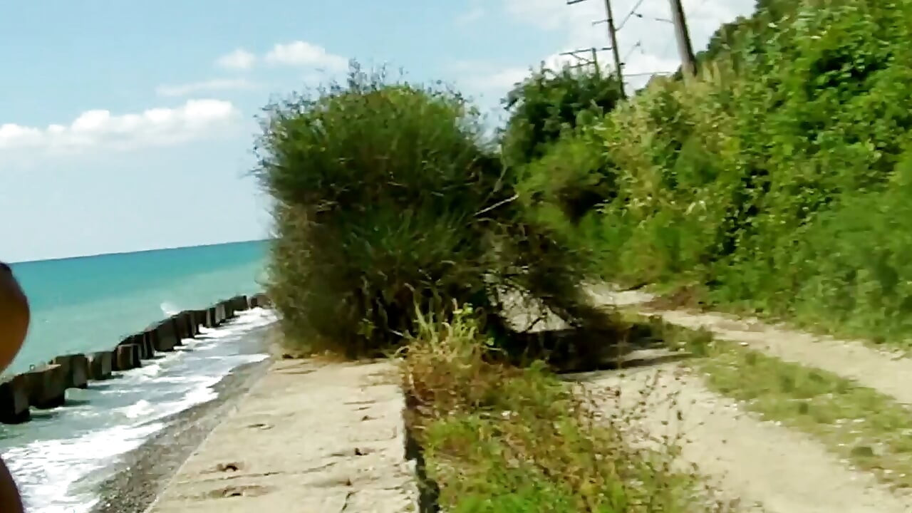 My teen stepdaughter gave me a delicious blowjob while we were walking by the sea