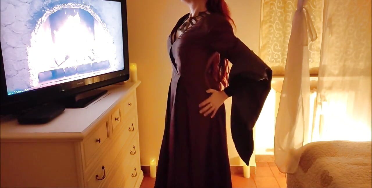 Cosplay Passion Lady Melisandre From "game of Thrones "as You've Never Seen Her Before