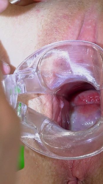 لحظة آسرة من "شقراء شابة لطيفة وخجولة كريستي ووتر cums في مكتب جينو"
