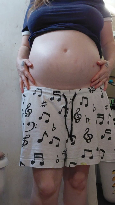 Pregnant fetish viewing