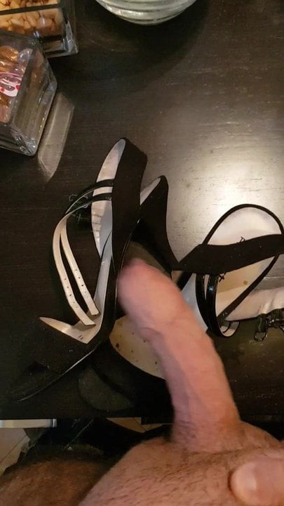 Cumshot on her shoes