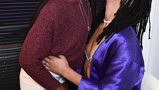 Çok güzel zenci kız ve edepsiz kız arkadaşı