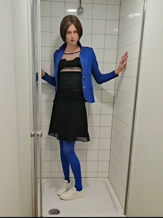 Wetlook Slut Annemieke Cumload under Shower