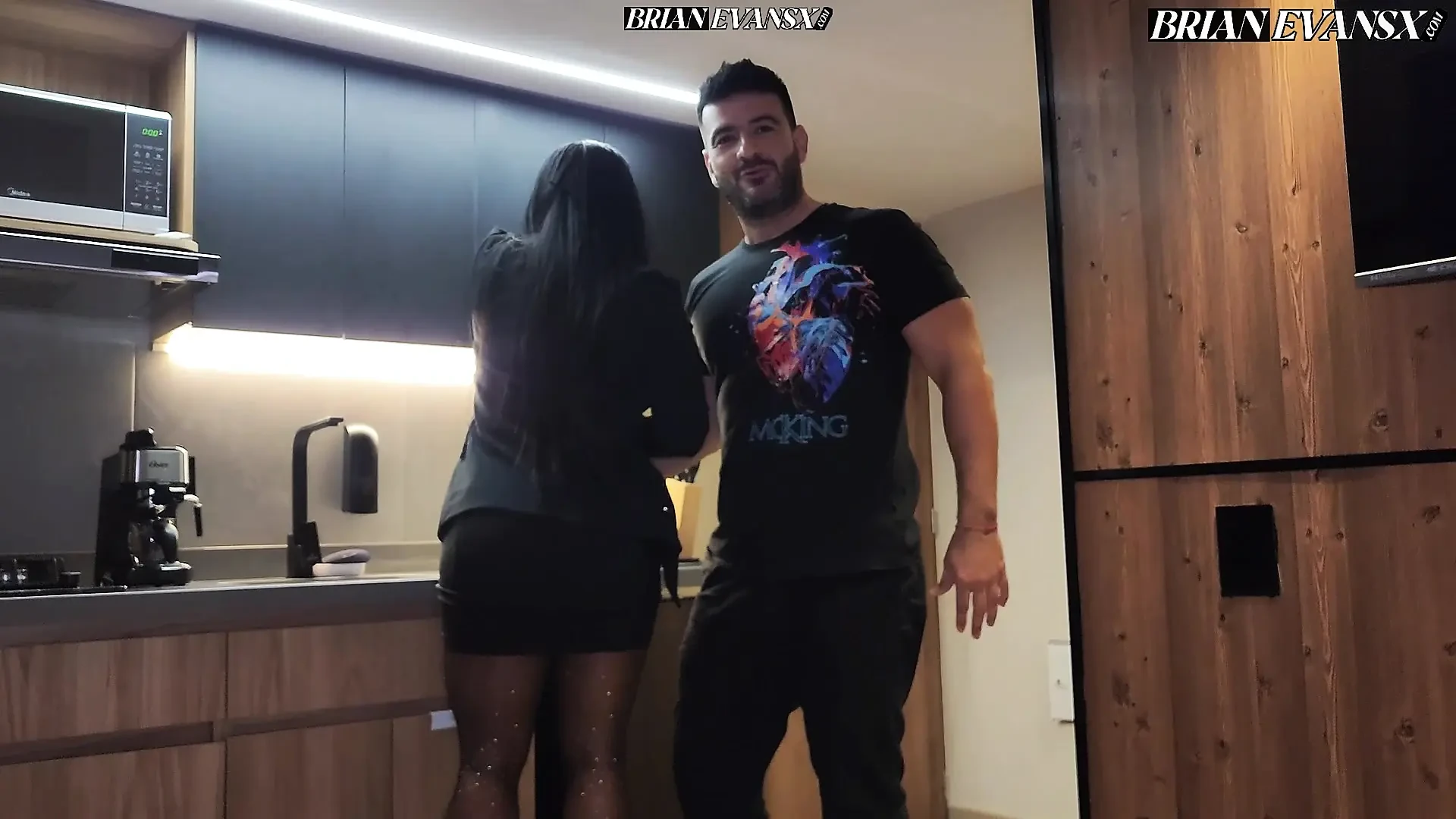 Suruba interracial FMM com a esposa do meu amigo, MILF de bunda grande e pele negra – Brian Evansx