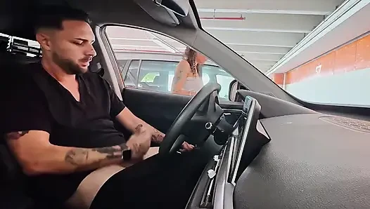 Handjob untuk orang asing dan blowjob dalam di rumahnya dengan deepthroat