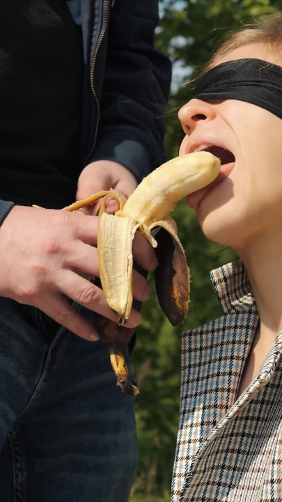 لحظة مذهلة من "لا تجعلني غاضبا! أعز أصدقائي يخونني في الهواء الطلق. لعبة طعم BIB BLACK BBANANA 2025"