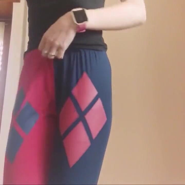 吸う能力であなたを魅了する素晴らしいハーレイ・クイン