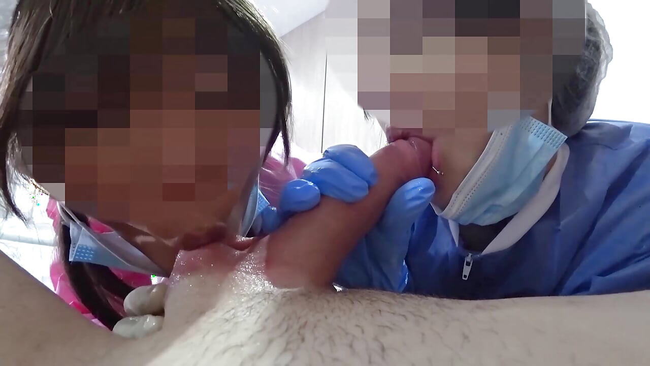 Dos enfermeras decidieron probar mi nueva polla en la práctica en el hospital