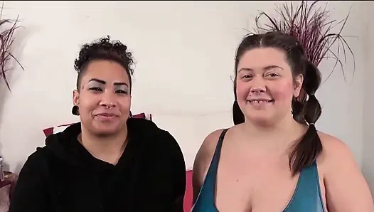 Amatir yang putus asa mama latina panas dan gadis kampus seksi bersenang-senang menunggangi pelana dan membuat memek mereka yang ketat disodok keras