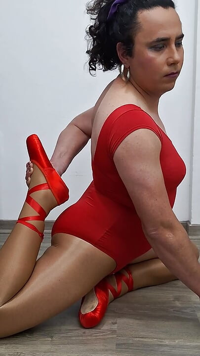 Ballet in red: Stretching, Flexibility and a vibrator