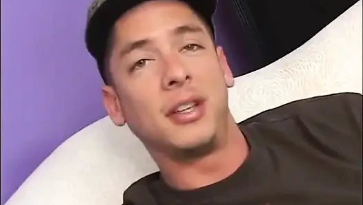 Tante seksi ini dientot habis-habisan sama kontol besar sampai matanya menganga lebar