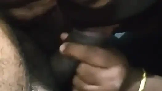 Моя жена поедает большой член в ванной, часть 1