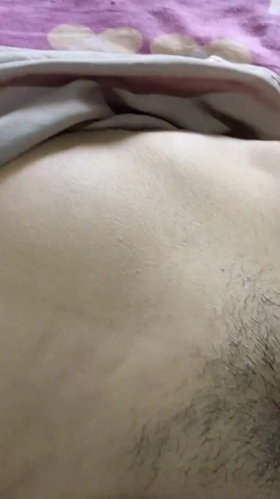 بررسی کیر صورتی و کیر موز بلند با کس صورتی بلند و مودار سیاه برای پیش‌نوازی. | کلیپ ۱