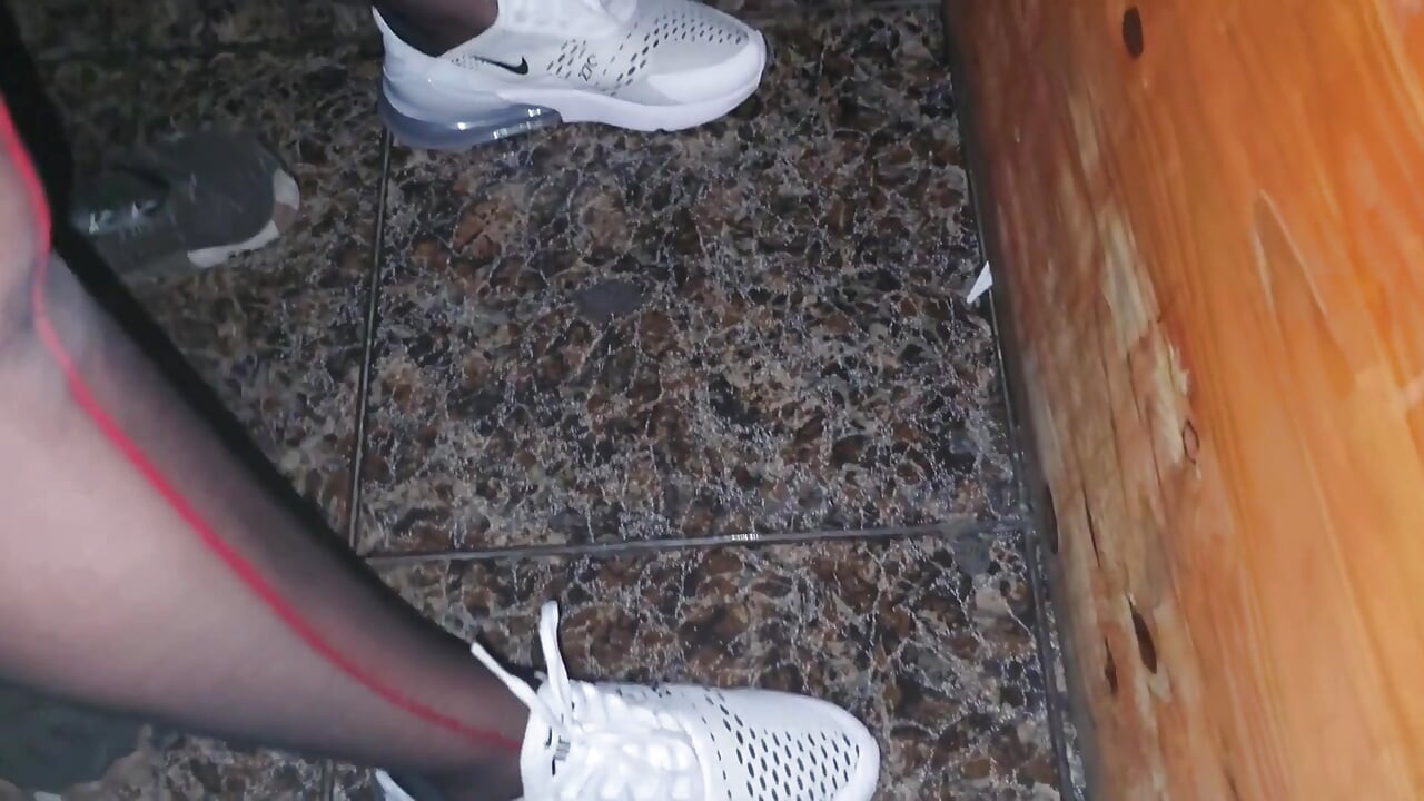 마누라를 위한 너무 많은 자지, 더티 X 극장 갱뱅