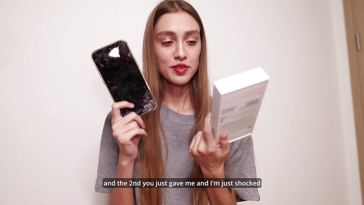 Enteada pronta para chupar um grande branco a noite toda por um novo iPhone 18