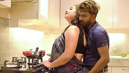 Dost ne Dost ki biwi ko khana banate waqt pel diya