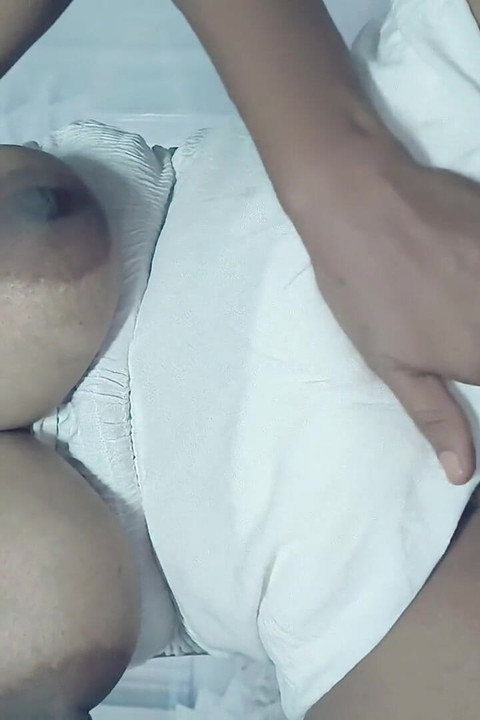 Sexy bhabhi selbstfick mit dem finger