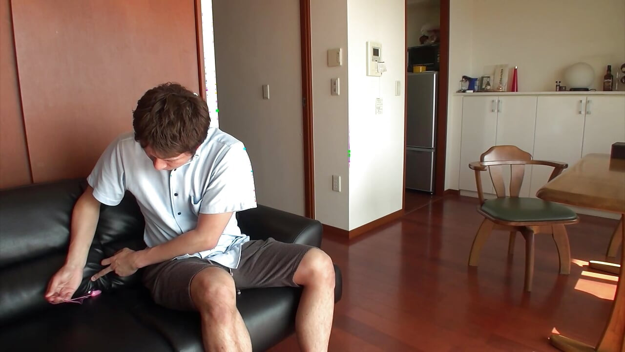 Roztomilá japonská dívka se bojí, že do ní strčím penis