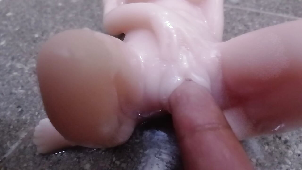 I-plug sa missionary position gamit ang pinaka-realistic na silicone sex doll!