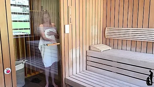 Sauna Fuck Fantasy - Yersiz Oturmak İçin Çok Sıcak