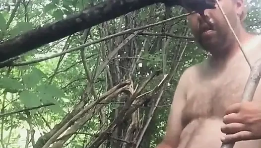 Dışarıda vahşi mastürbasyon yapıyor
