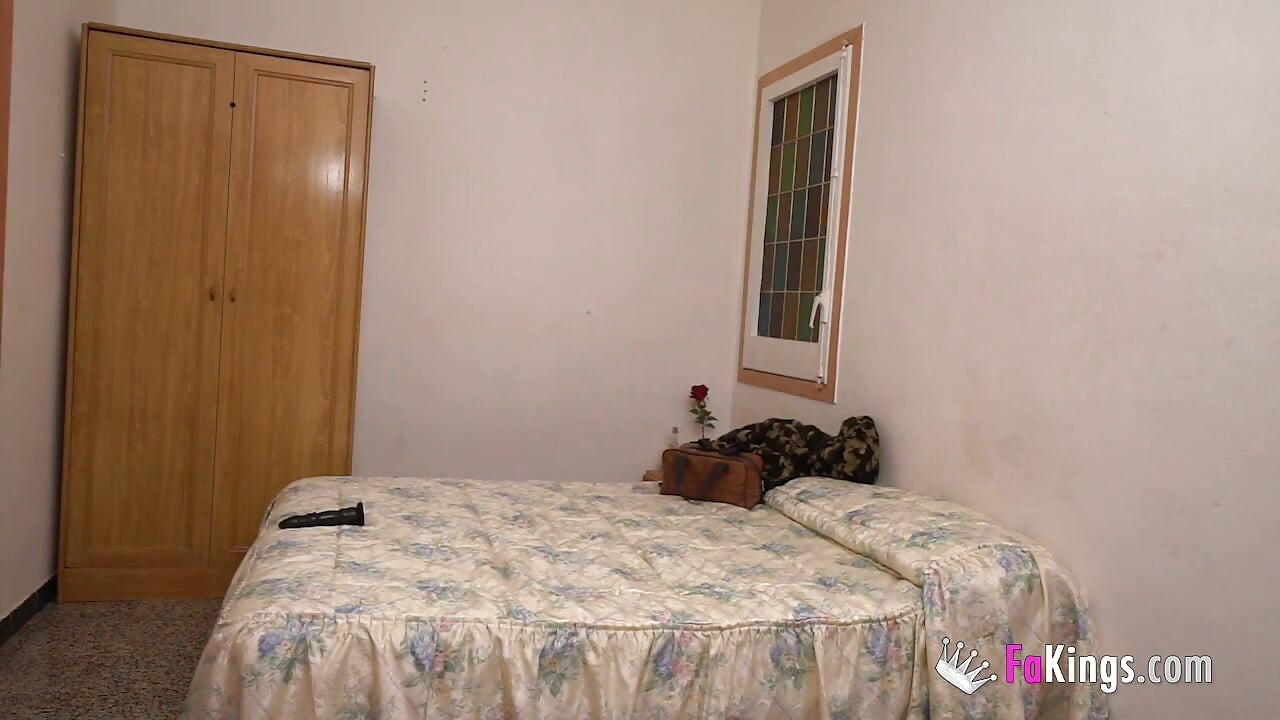 치키가 좋은 섹스를 필요로 할 때, 그녀는 단순히 위층에서 이웃을 호출!! 이 시간 그녀는 그것을 촬영! :D