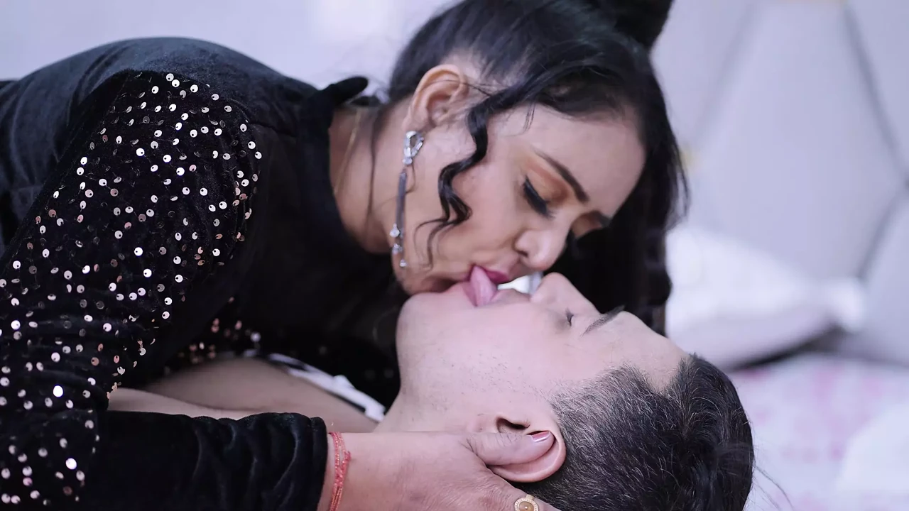 Sadi Ke Phle Pallavi First Time Uncut