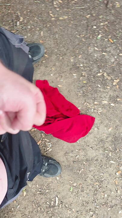 I'm really horny again in the parking lot in the forest a671