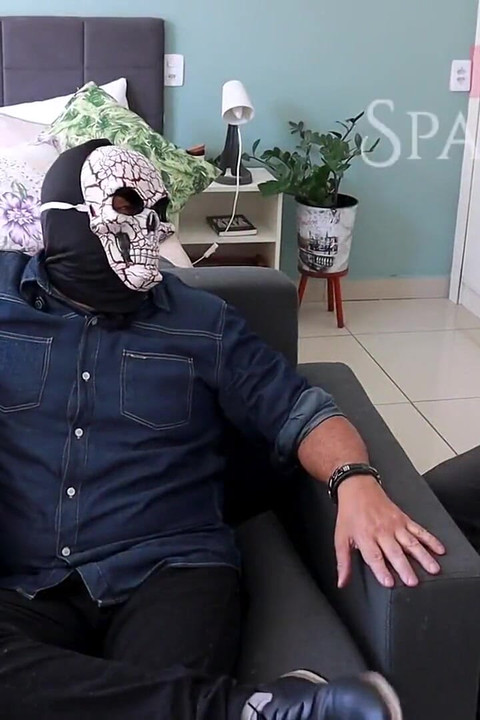 寝取られの前でスパルタンに犯される妻