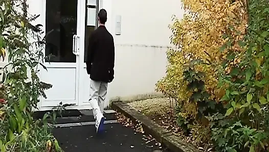 Französische Schlampe Deepthroating Bevor Wird Strapon Gefickt