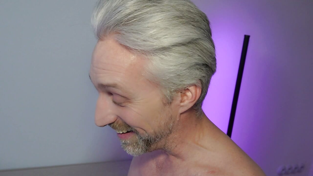 Tak, tato, jesteś pierwszy! Ojczym zabiera dziewictwo swojej latynoskiej pasierbicy z jej mokrą, ciasną, różową cipką!