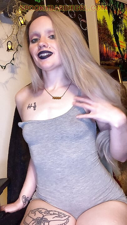 SPOOKYBARBIEGRL - INSTRUCCIONES DE PAJA GÓTICAS - LAS TETAS PEQUEÑAS SON MEJORES