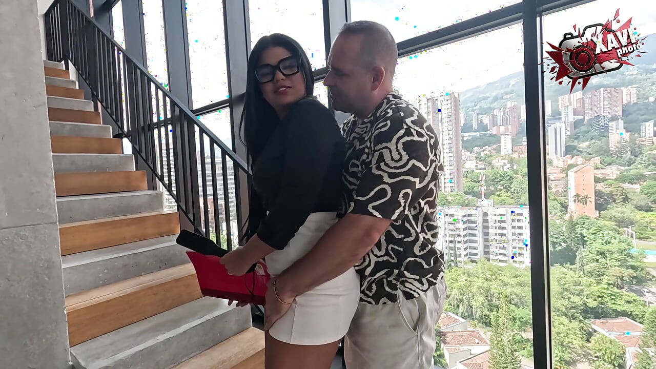 她的第一次拍攝 - Rosxana Gutierrez 粉碎它！