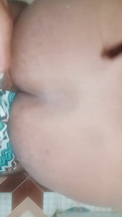彼女が家でセックス、誤って中出し