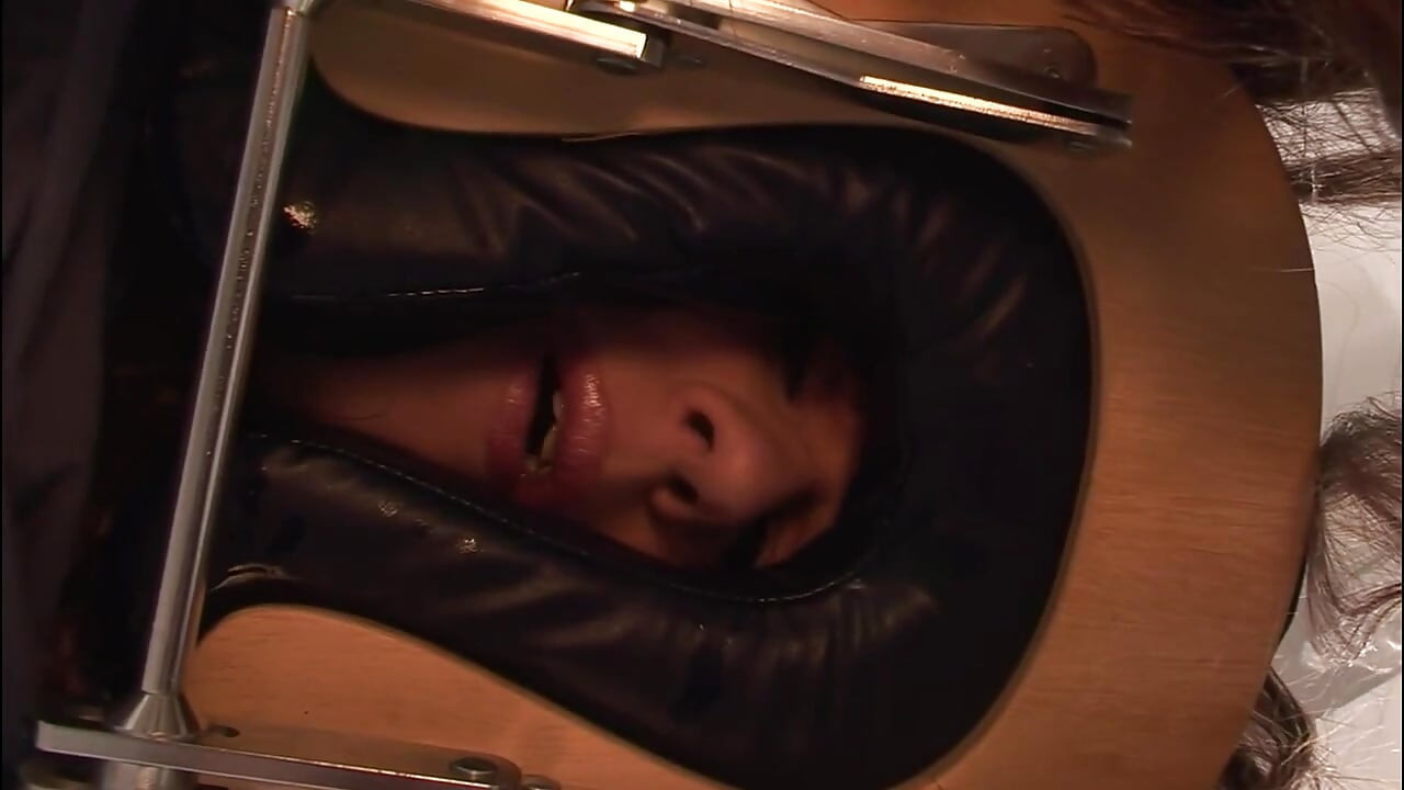 Jovem puta com peitos grandes precisa de sexo