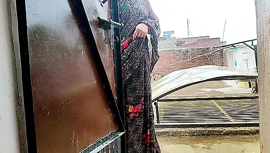 Bhabhi ki garden me chudai ki