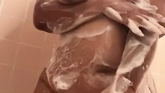 Cuci memandikanku untuk om-om