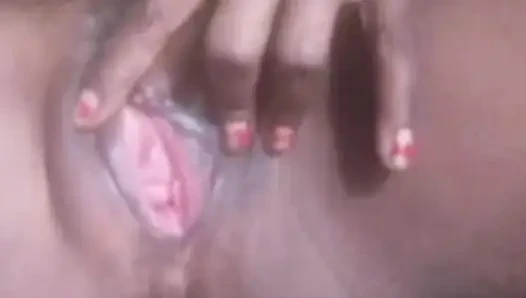 Kalpana bhabhi ne chut se pani nikal diye