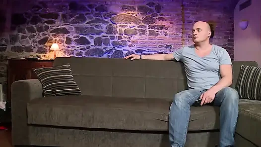 Doğal göğüslü seksi sarışın amcık yalıyor... ağzına boşalma