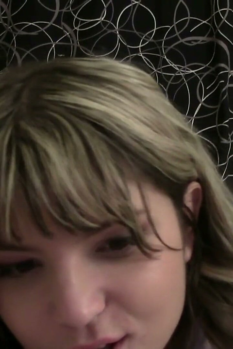 My stepsister takes off her leggings and is masturbating
