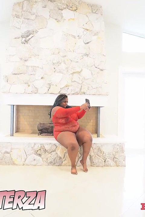 Negra grandota en primer porno