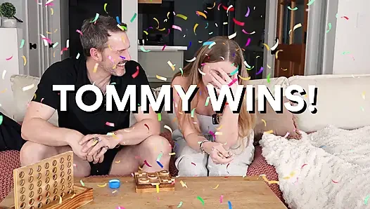 Samantha joiner si bintang porno skotlandia dengan pantat bahenol lagi asik ngentot di podcast tom games