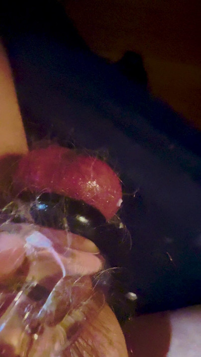 Memerah susu kontolku yang berminyak dari dekat