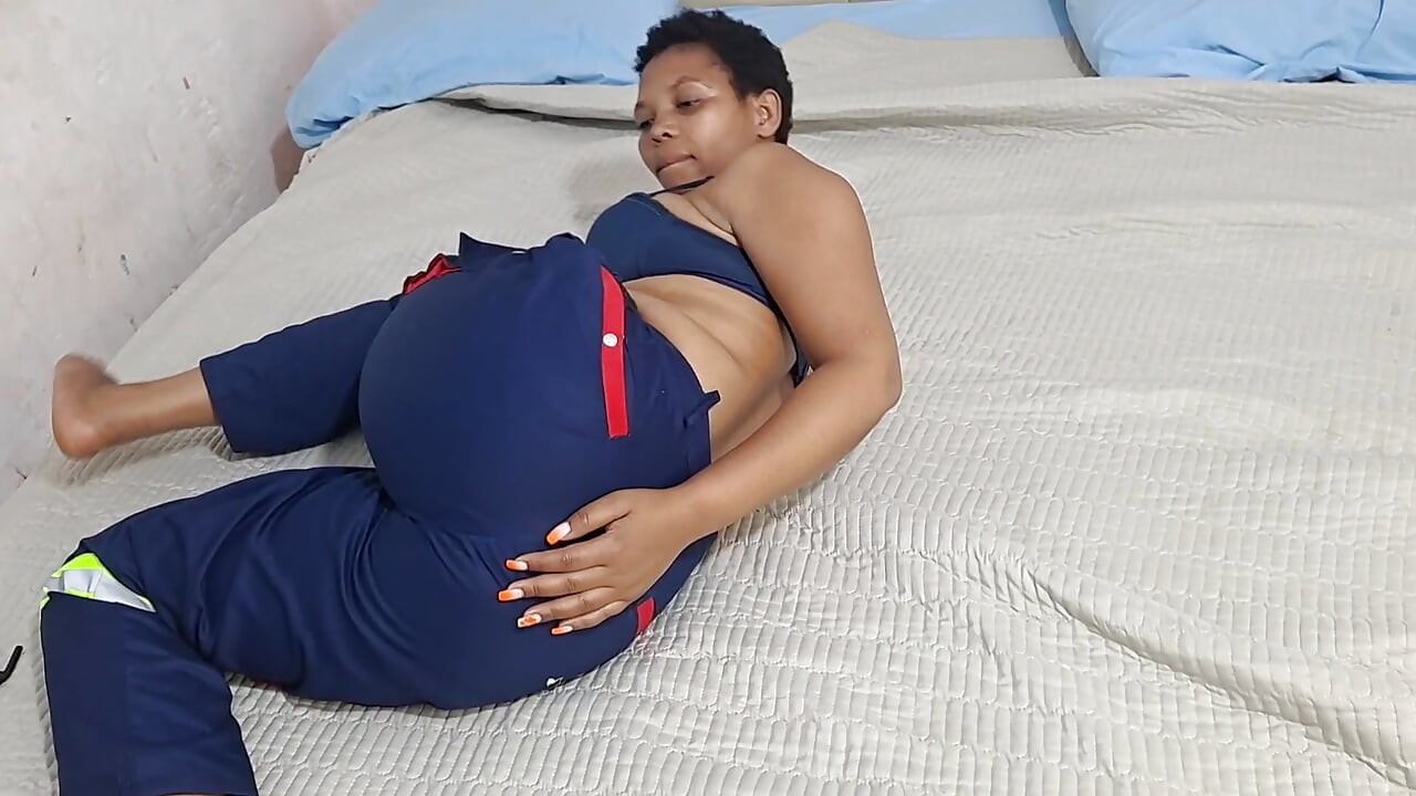 ननच्या पुचीत मोठी काकडी