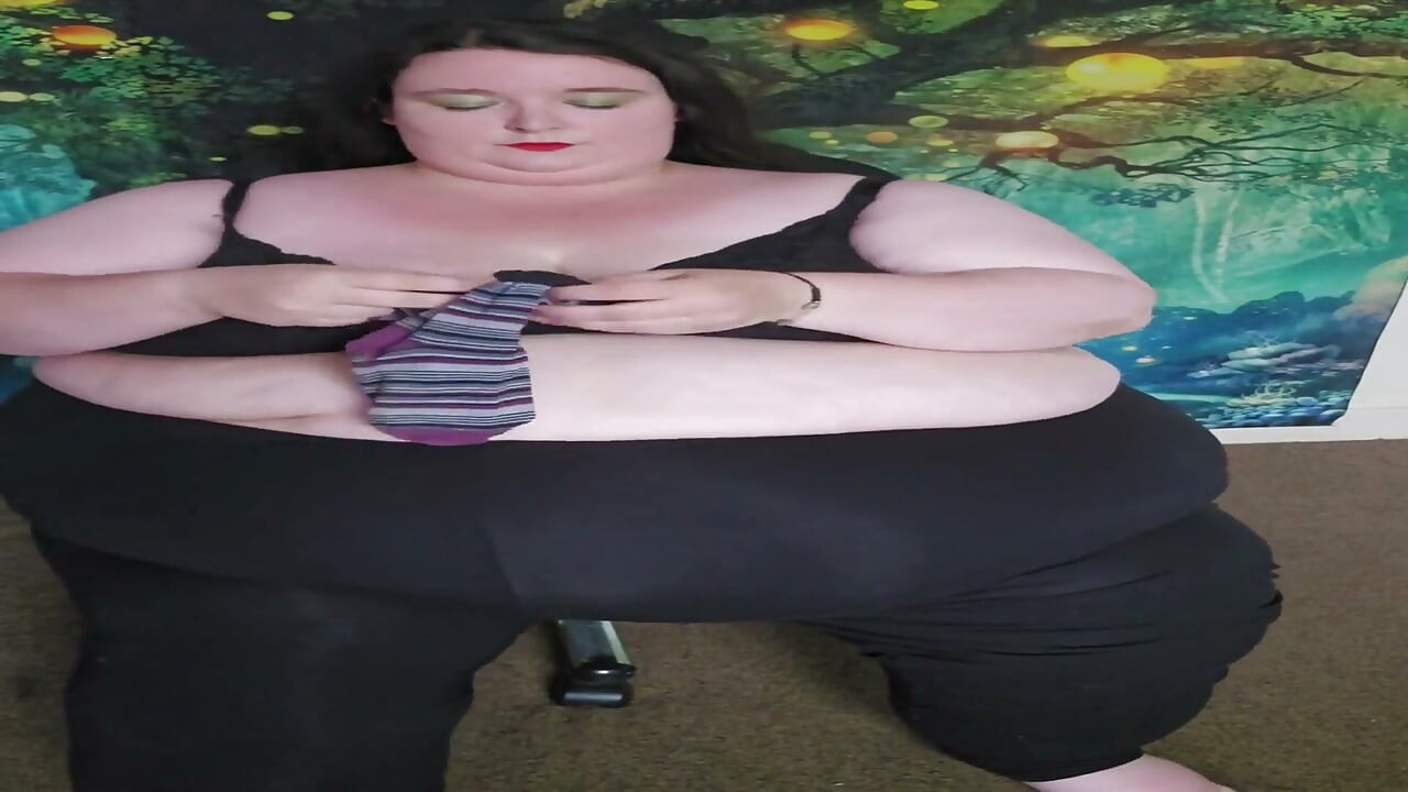Ssbbw kıyafetlerini giyiyor