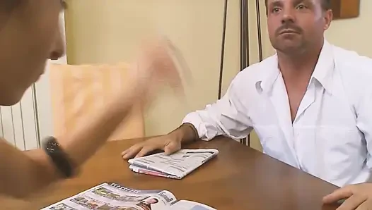 Sikilen kıvırcıklar sahne 3_beautiful esmer genç kız sıkı amını sert siktirmeyi seviyor