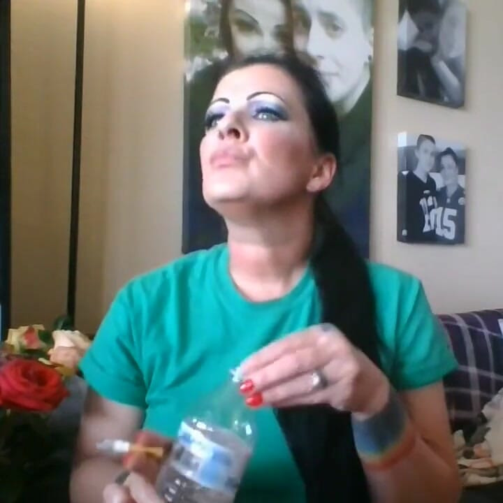 Follando agua y fumando natural