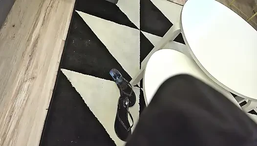 Behaarte muschi bekommt orgasmus